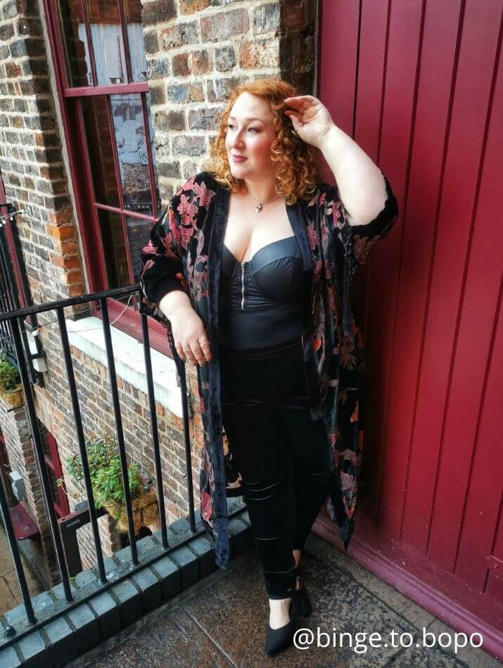 How to Dress an Hourglass Body Type (Curvy)