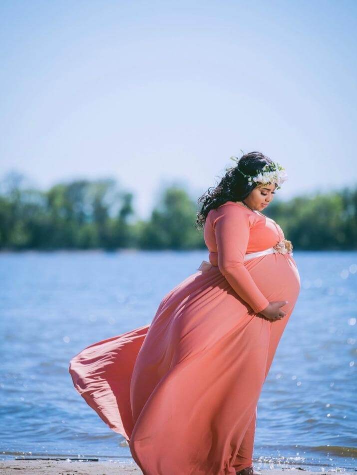 Plus size shop maternity photoshoot